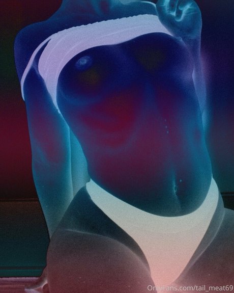 tail meat hot star pic