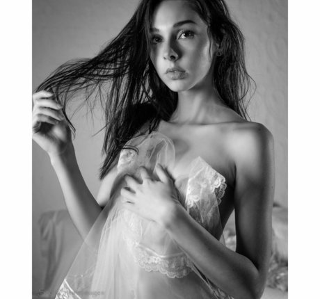 nora iris hot actress photos