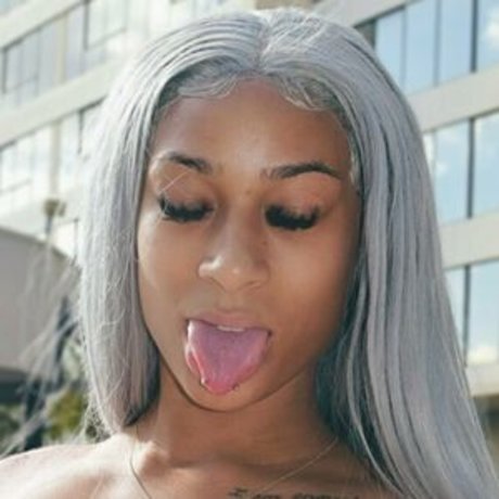 ilikemoneybye top model pic