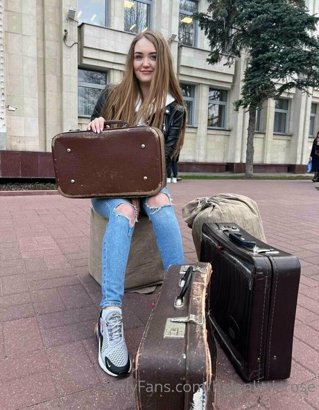 helenlittlerose adult star images