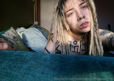 welcometothesewerfree model photo