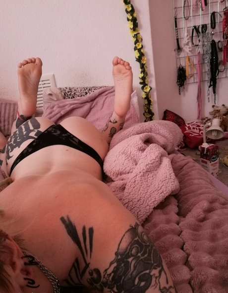 welcometothesewerfree art model photos