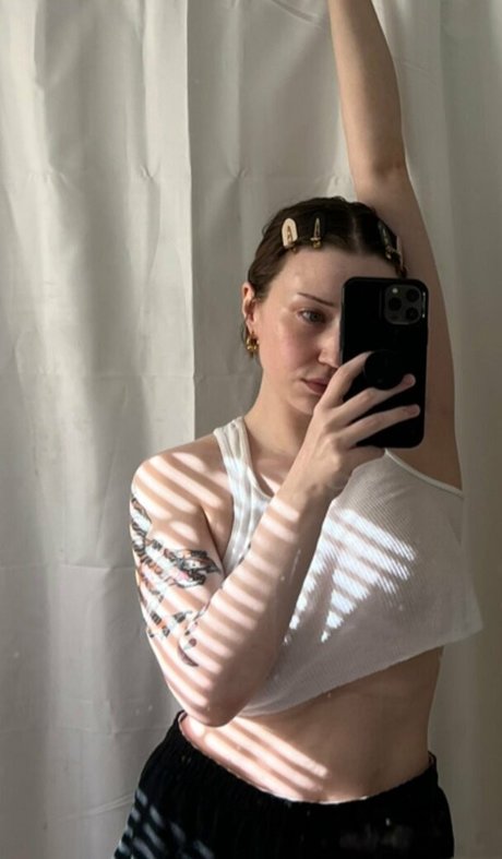 yyentaa pornstar naked image