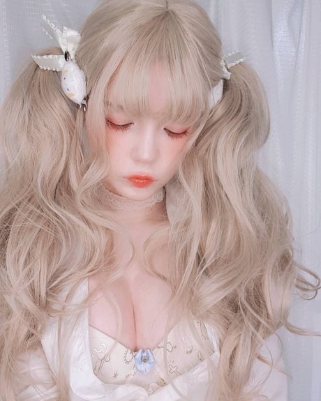 Tsuruko The Alien model sexy galleries