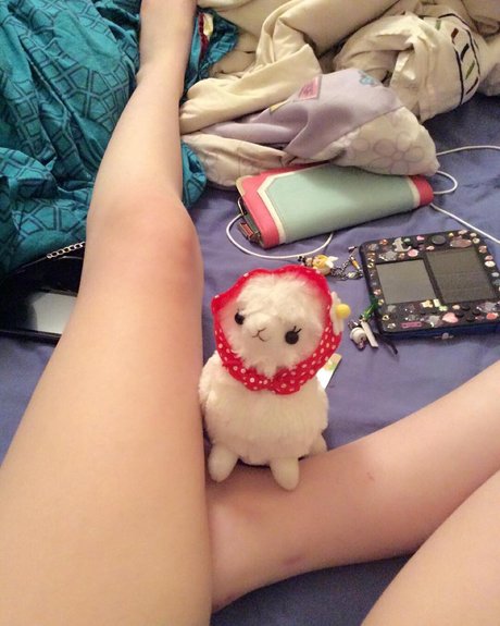 Tsuruko The Alien model naked photos