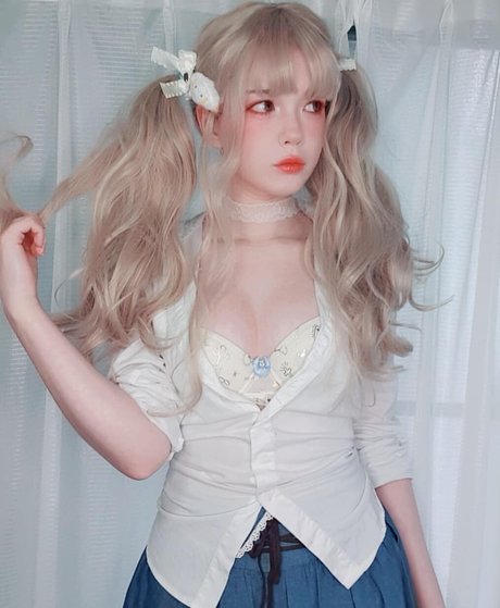 Tsuruko The Alien sexy actress gallery