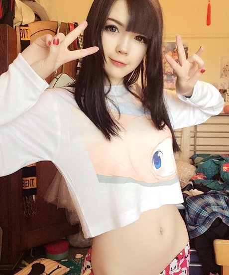 Tsuruko The Alien hot star gallery