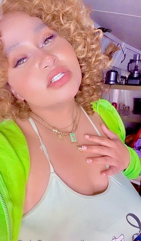 krazyrachael hd actress picture