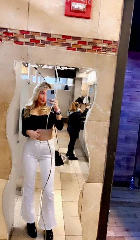 pregnant asian onlyfans art naked photos