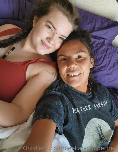 peekaboopiperfree star art galleries