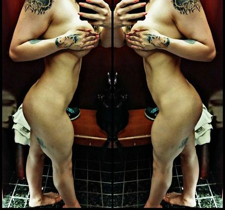 Midnightfox328 pornstar naked picture