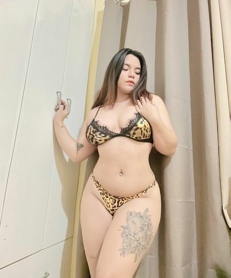 Ara Belle sexy pornstar gallery