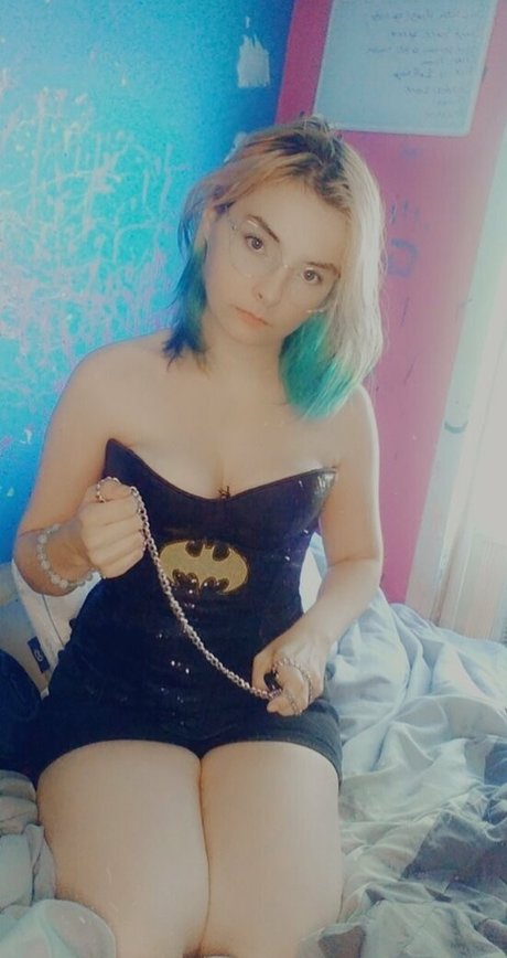 pretty pink phoenyx free model nude img