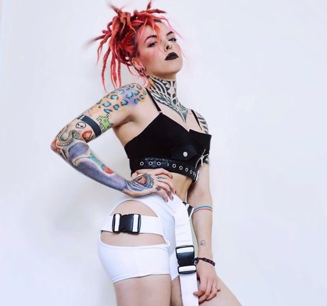 Torierobot star nude pic