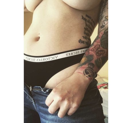 ebony smoking onlyfans nudes picture