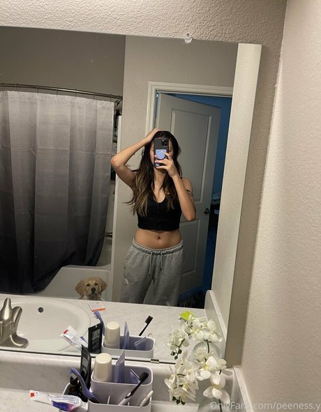 peeness y model xxx image