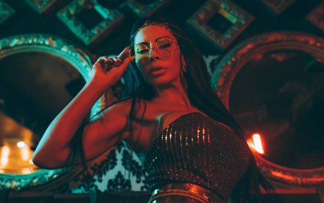 busty solo onlyfans free naked pictures