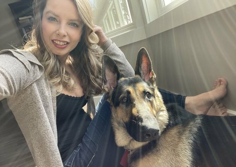 alishadrinksbeer actress img