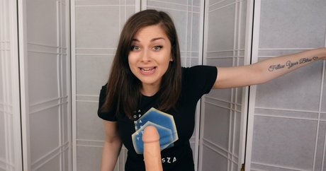 ellieidolfemdom pornstar sexy pic