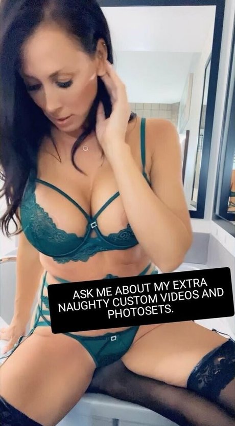 pretty pussy onlyfans top photo