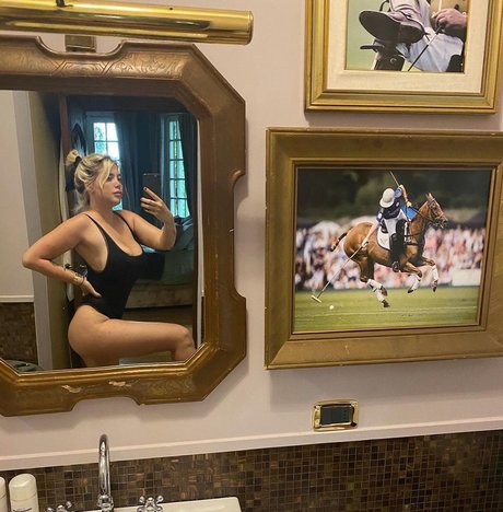 Wanda Nara perfect model photo