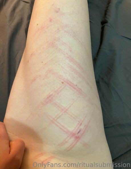 ritualsubmission erotic model img