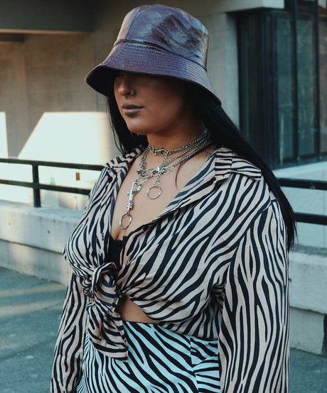 Holly Marston model perfect img