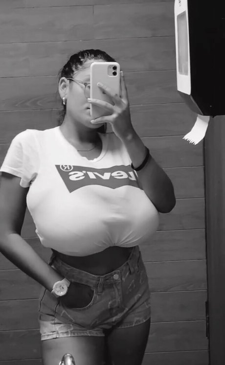 Itzel Lozano star art img