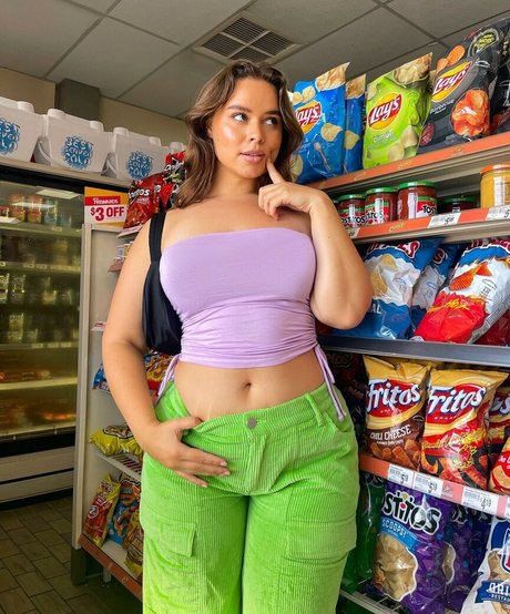 Venezia Cruz pornstar erotic gallery