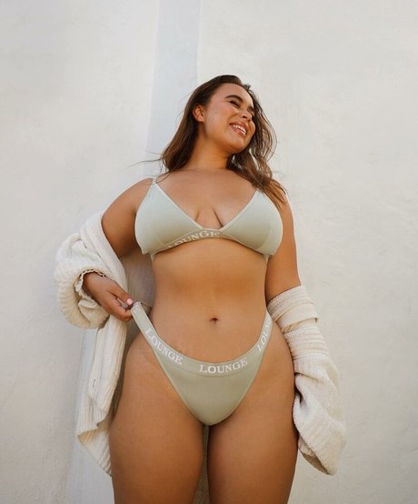 Venezia Cruz star nude archive