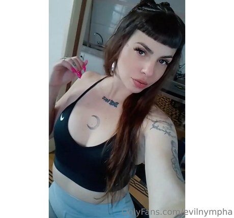 evilnympha free model pics