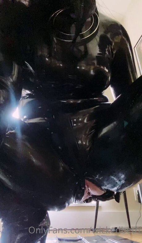 Wicked Beth xxx actress picture