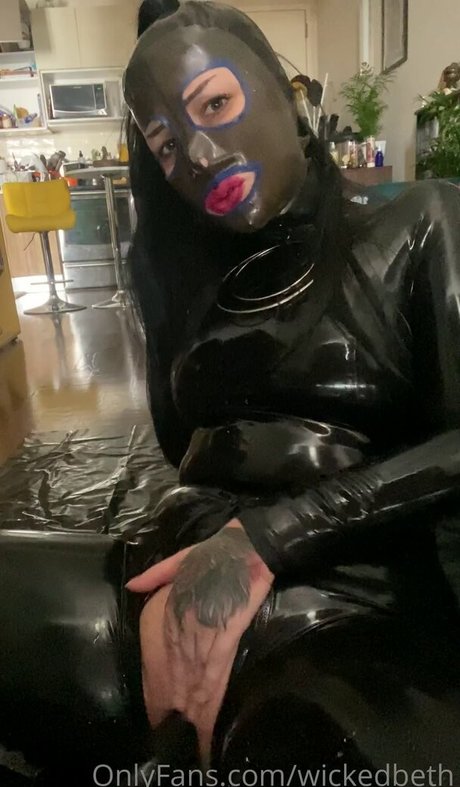 Wicked Beth perfect actress pic