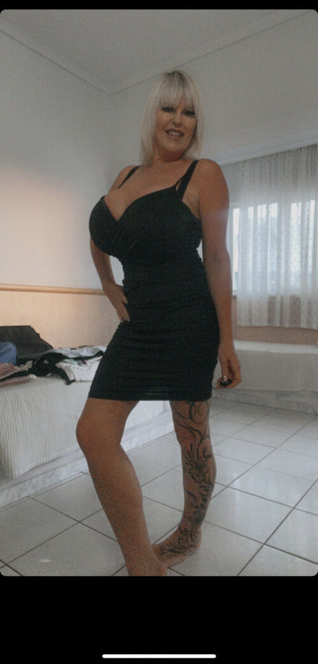 Mollyjfoxx exclusive model galleries