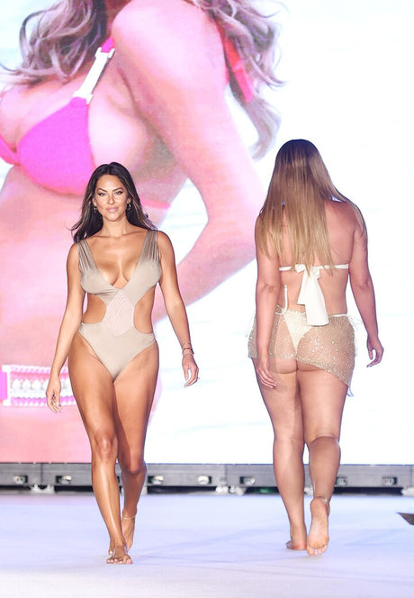 Christen Harper star hd image