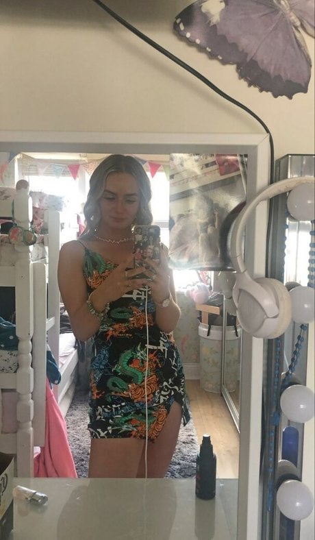 Aiobhin pretty pornstar pictures