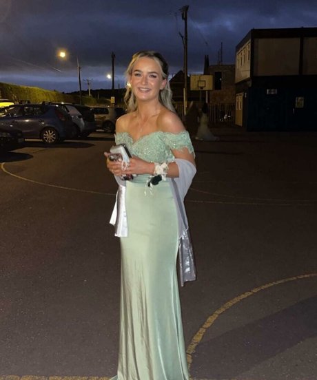 Aiobhin erotic model galleries