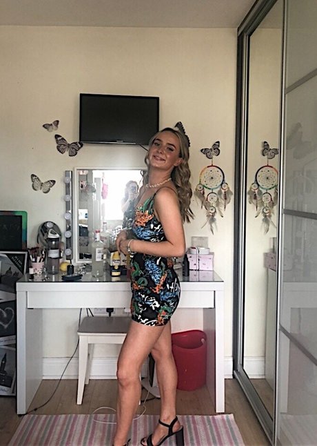 Aiobhin adult star pictures