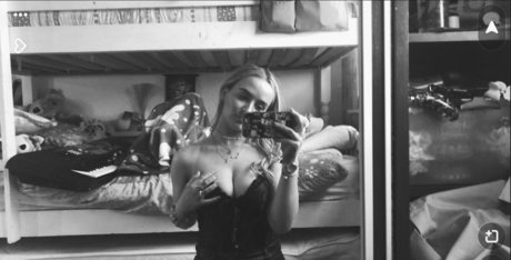 Aiobhin model beautiful pic