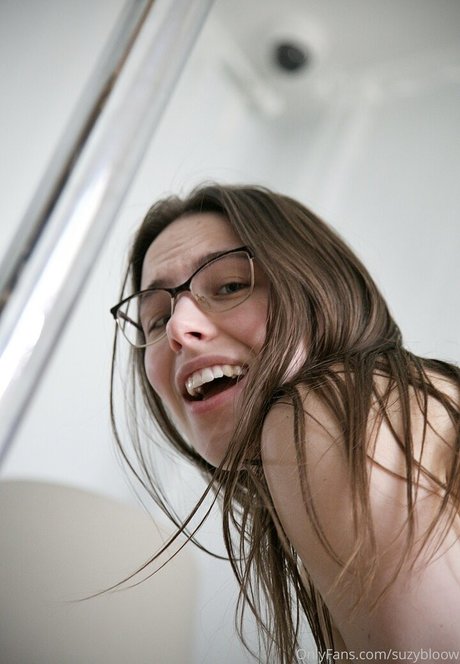 suzybloow model exclusive pic