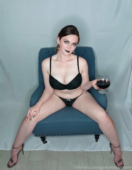 givemeavamoore free star images