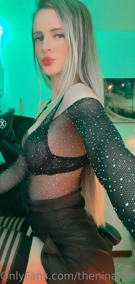 theninakim adult model image