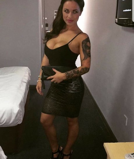 Sophia Leigh pretty actress pics