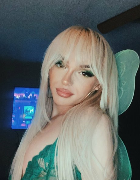 tayscheiderr model erotic photo