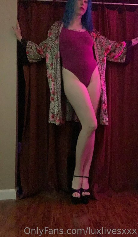 luxlivesxxx pornographic model img