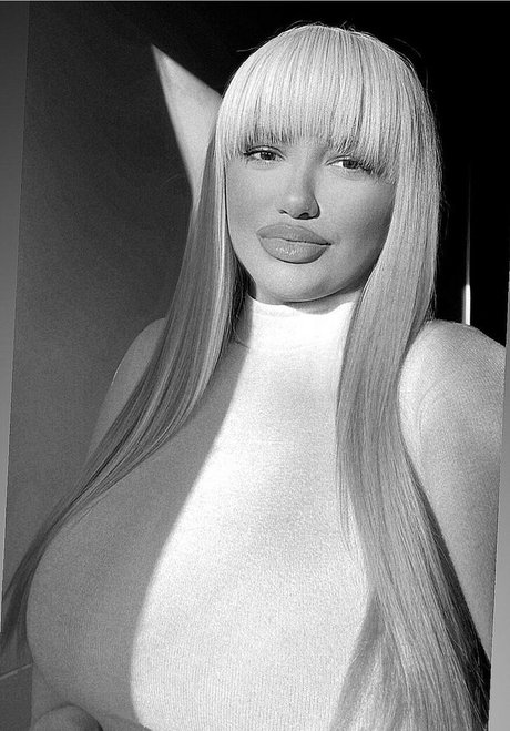 Francesca Alexandra model naked pic