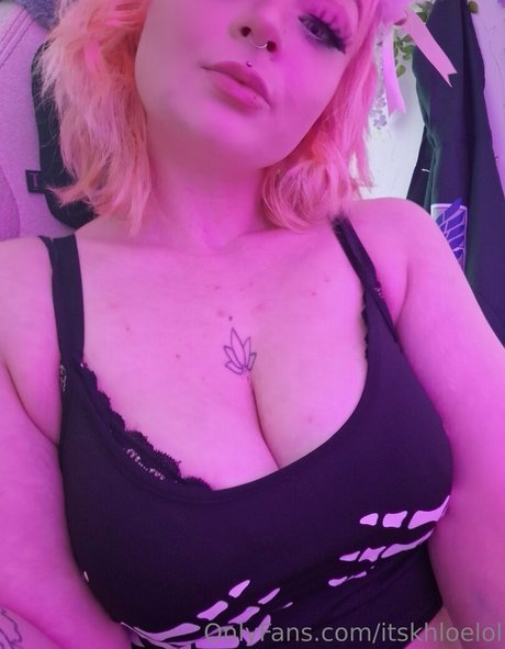 itskhloelol hot model pictures