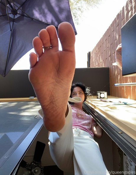 queengsoles nudes model photo