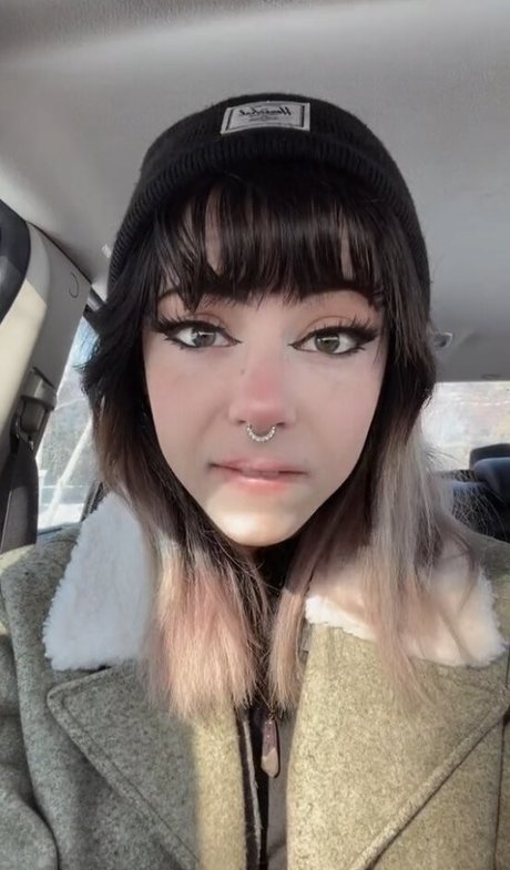 OkayGnomie exclusive model picture