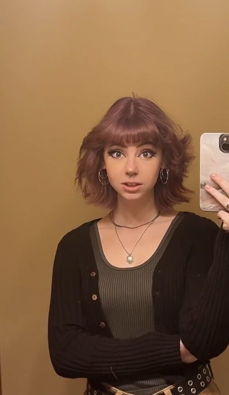 OkayGnomie model high quality galleries